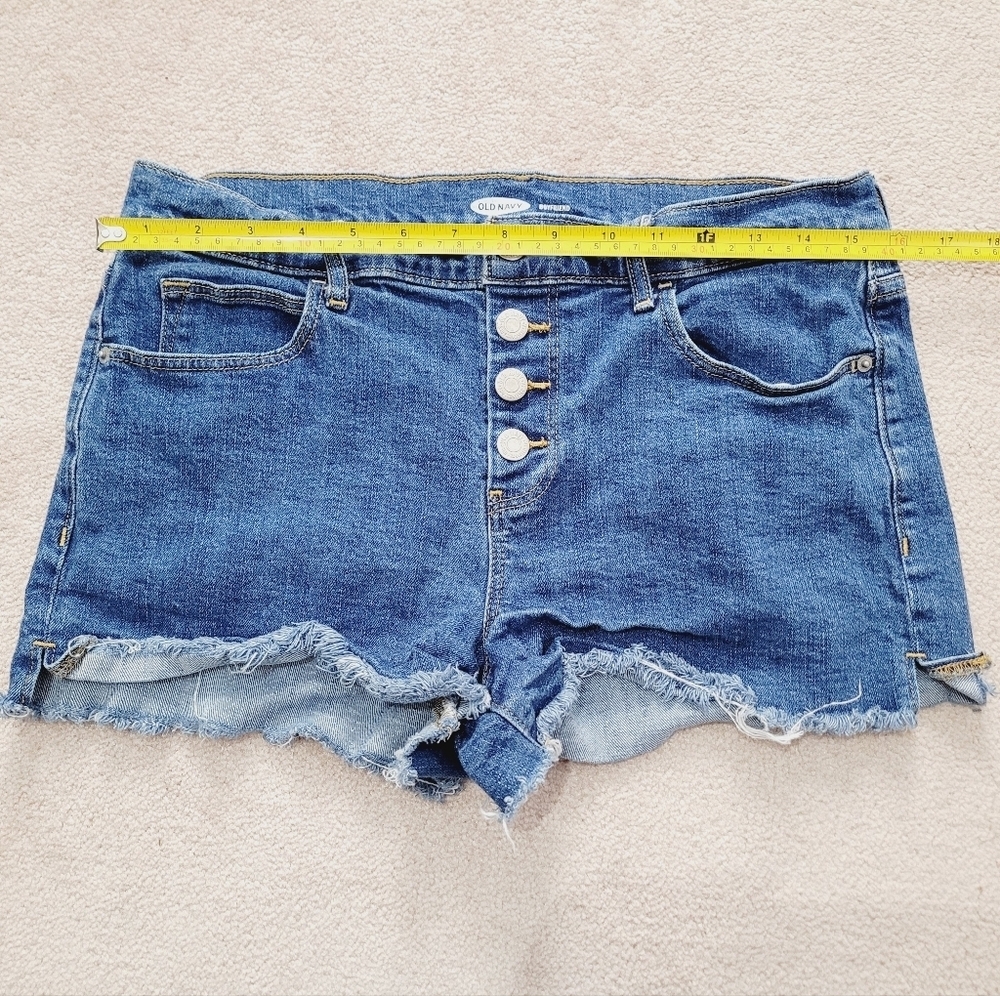 Old Navy Boyfriend Denim Cut Off Shorts Womans Size 8 Blue Jean Button Fly - Picture 4 of 10